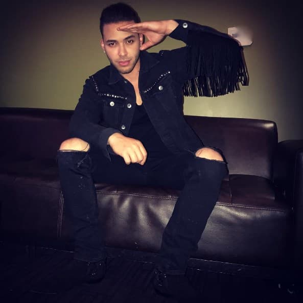 En su segundo álbum, 'Phase II' incursionó con arreglos de mariachi e incluyó canciones en inglés.