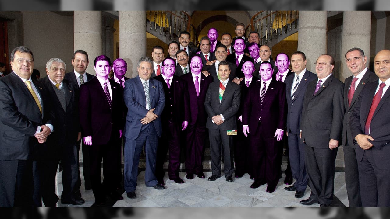Los gobernadores mexicanos que enfrentan acusaciones de corrupción se destacan en esta foto tomada en la inauguración del presidente Enrique Pena Nieto.