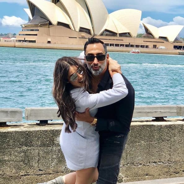 Marlene Favela y George Seely se comprometieron el 30 de junio del 2017 y fue a través de las redes sociales que la actriz anunció su compromiso.