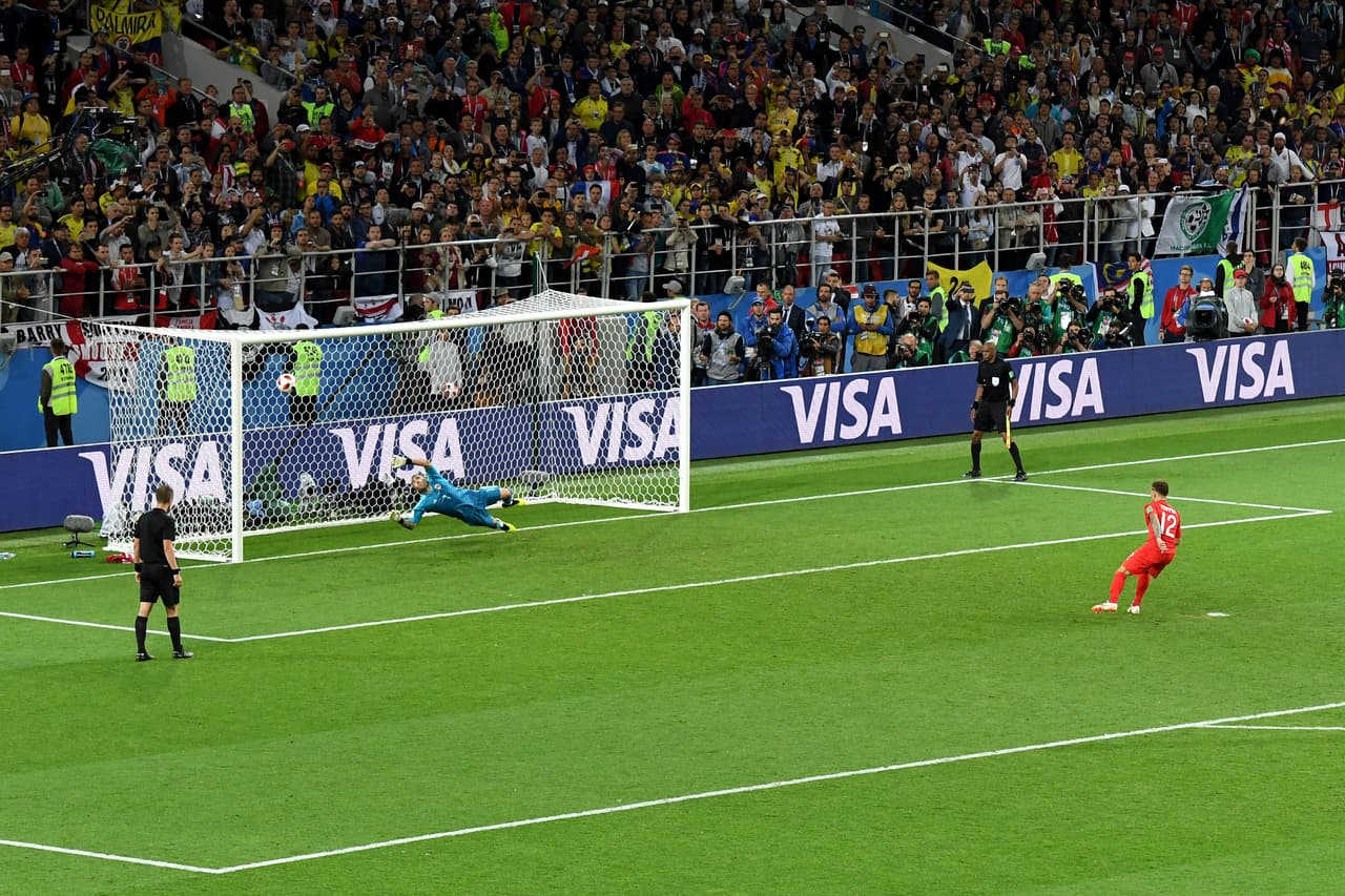 Kieran Trippier fue el siguiente cobrador. El jugador inglés hizo un cobro estupendo, potente, colocado, inalcazable, e igualaba el pizarrón. COL 3-3 ING