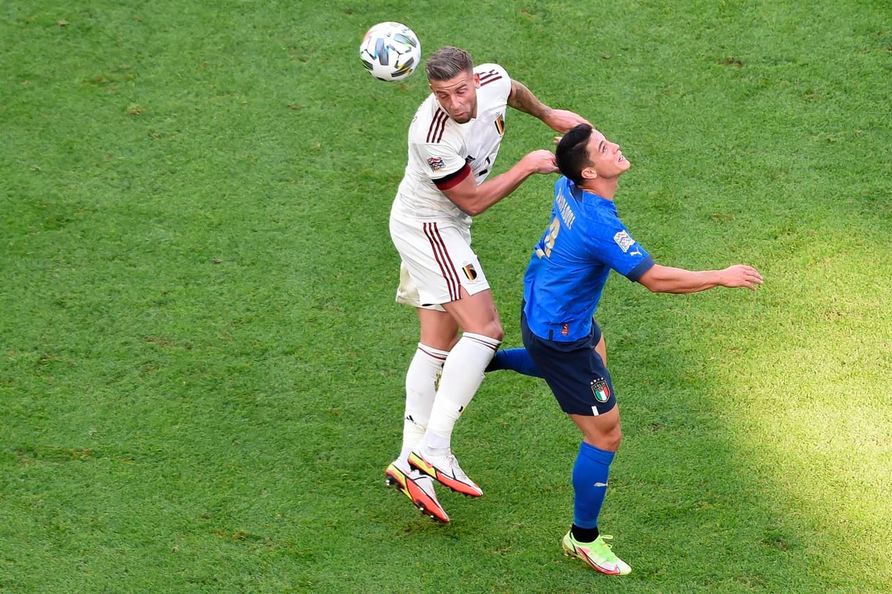 Italia se queda con el tercer lugar de la UEFA Nations League tras vencer 2-1 a Bélgica. Con anotacion de Barella y un penalti cobrado de Berardi, la 'Azzurra' se lleva la victoria. El único tanto por parte de los 'red devils' fue de Charles De Ketelaere ya al final del encuentro.