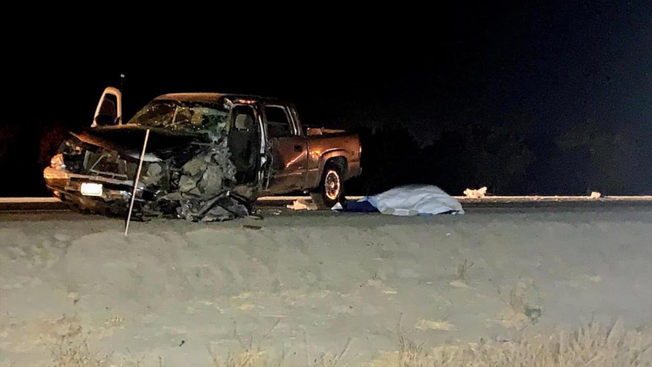 Muere conductor tras chocar de frente con camión en las cercanías de Mendota