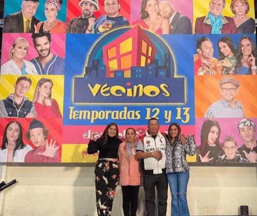 Familia del actor Octavio Ocaña en el foro de Vecinos.