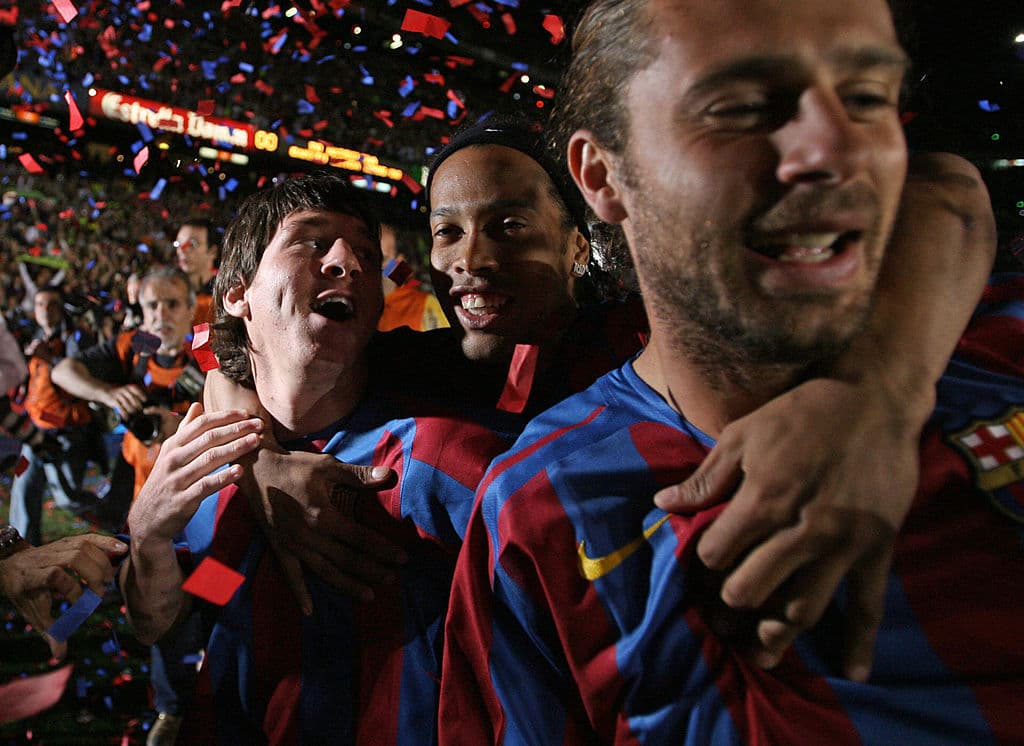 A pesar de estar lesionado, su primera Champions League fue en el 2006 cuando el Barcelona venció al Arsenal 2-1.