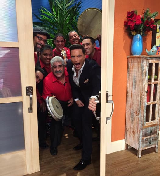 Julian Gil se unió a nuestra cena de Navidad.