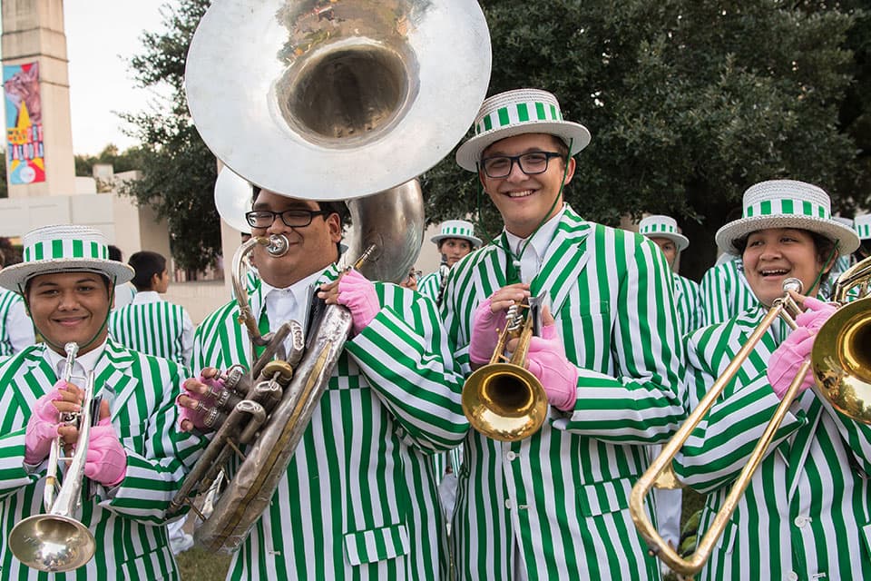 ¡Esta temporada, Univision Dallas y La Feria Estatal de Texas hacen tu entrada a la feria más accesible!