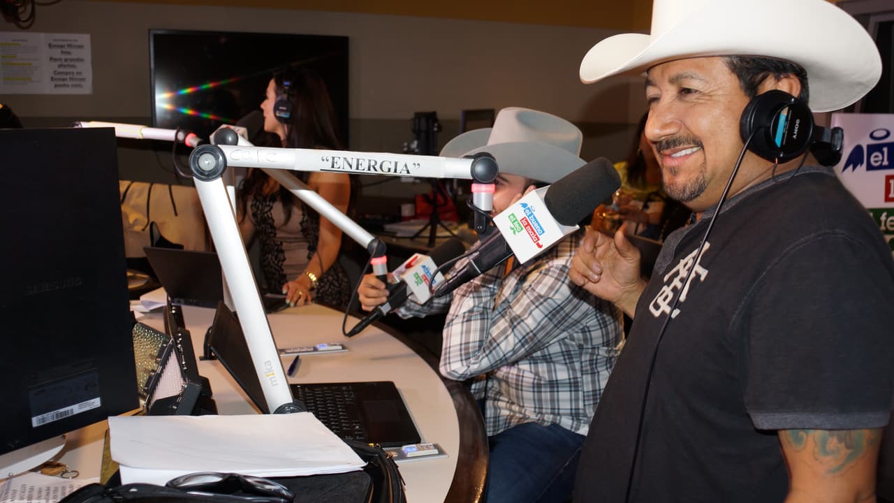 Carla Medrano enamoró a Gerardo Ortiz durante la entrevista del artista con 'El Bueno, La Mala y El Feo'.