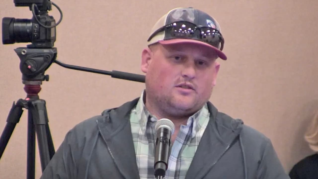 Muere de covid-19 líder de un grupo en Texas que se oponía a las mascarillas