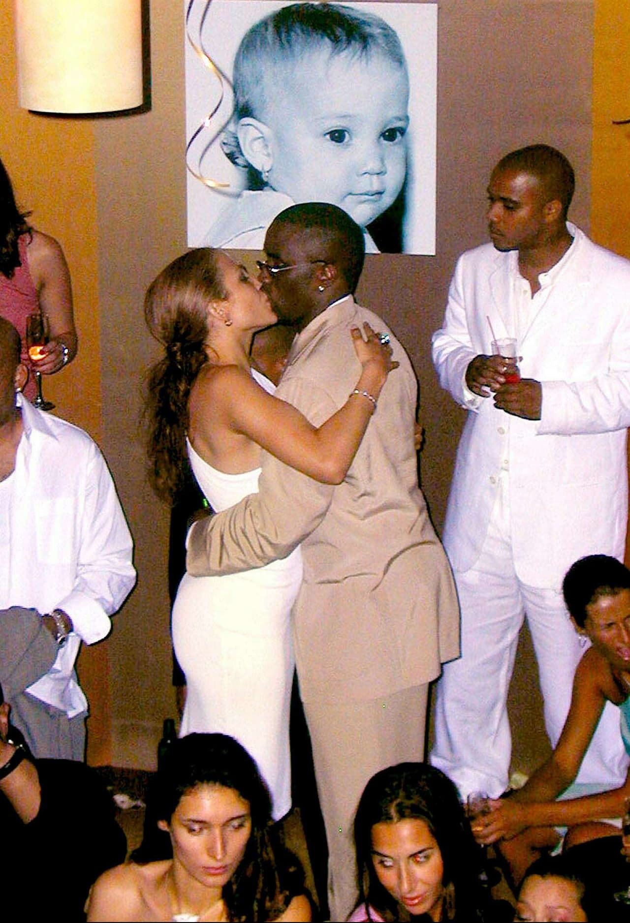 Sin embargo, en febrero del 2001 se acabó la historia de hadas. A través de un comunicado de prensa se dio a conocer que habían terminado. ¿Las causas? En ese entonces se dijo que había una tercera persona.