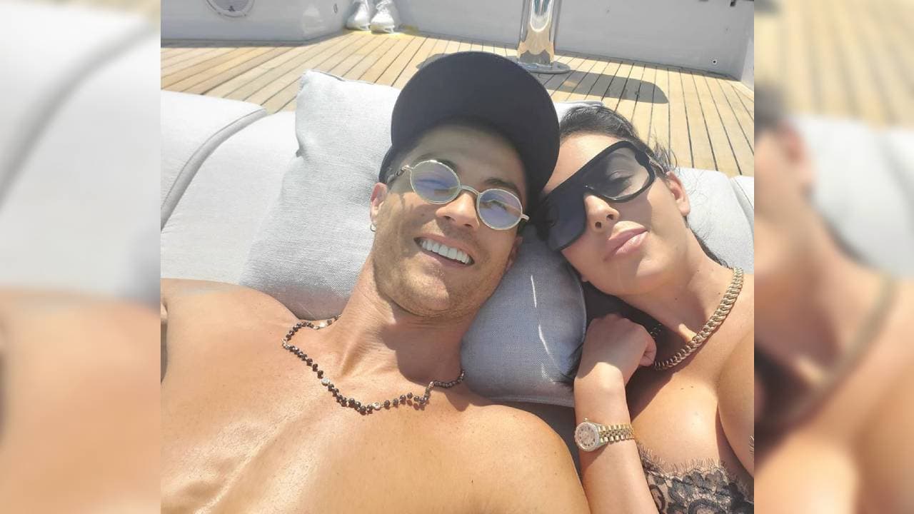 Así disfrutan Georgina Rodríguez y Cristiano Ronaldo su nueva embarcación junto a sus hijos.
