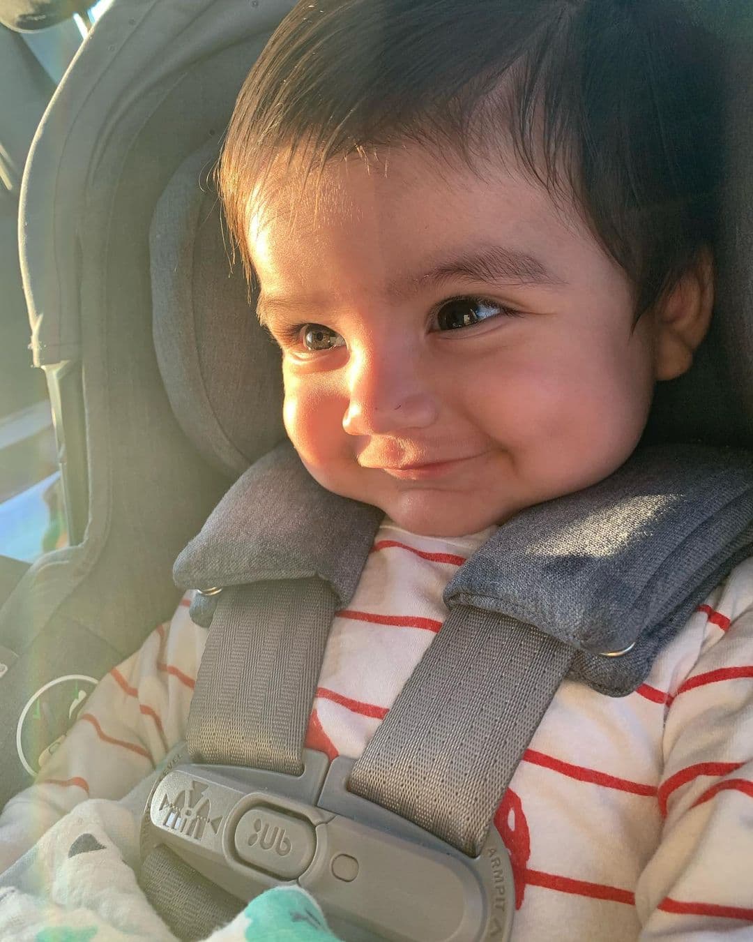 “Seis meses han pasado desde que llegaste al mundo. No puedo pensar en una palabra mejor que ‘gratitud’ para definir todo esto. Ver tus ojitos y tu carita hermosa cada día es la mejor experiencia de mi vida”, anotó.