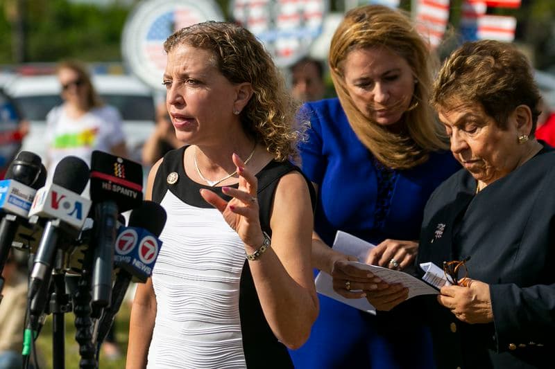 Representantes demócratas critican acciones de DeSantis en la emergencia del covid-19