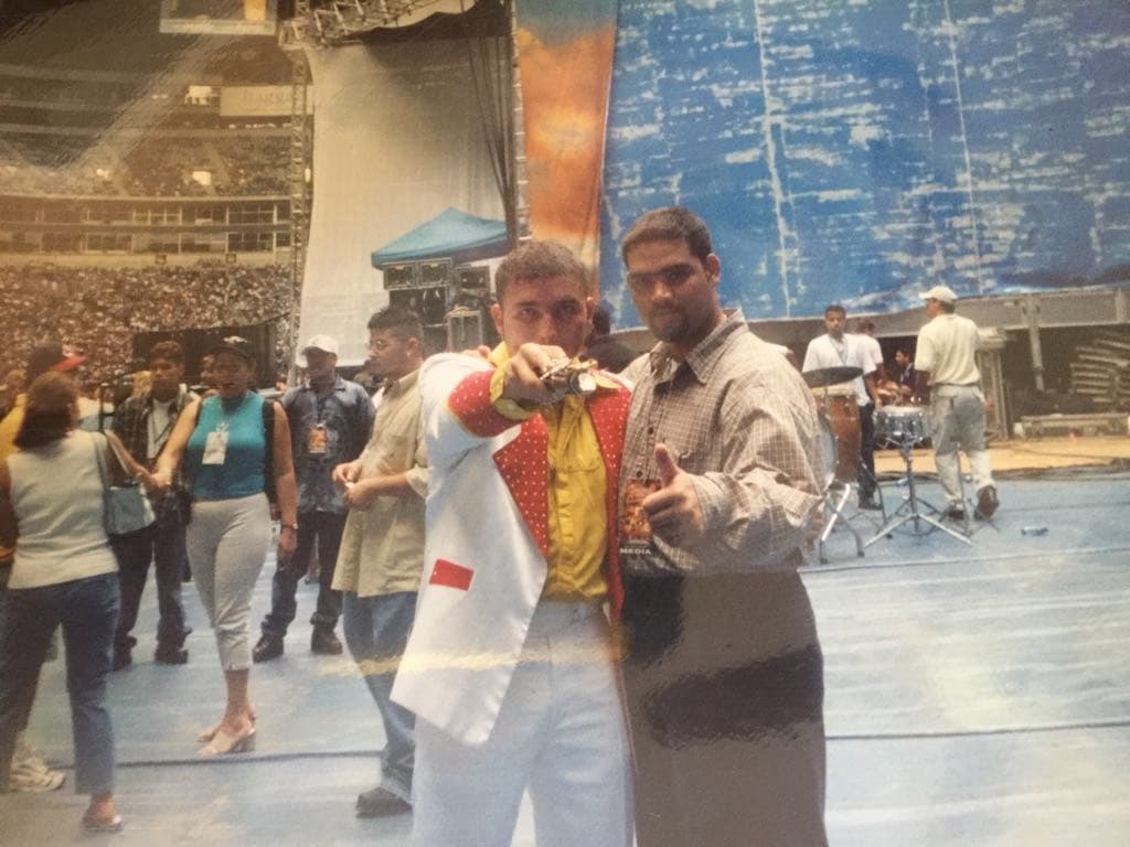 <a href="http://www.univision.com/shows/la-reina-de-la-cancion/poncho-lizarraga-muchas-de-las-chicas-que-yo-queria-para-mi-equipo-me-las-robaron-las-horoscopos-de-durango-video">Poncho Lizárraga</a> y
<a href="http://www.univision.com/temas/raul-molinar-el-pelon">Raúl 'El Pelón'.</a>