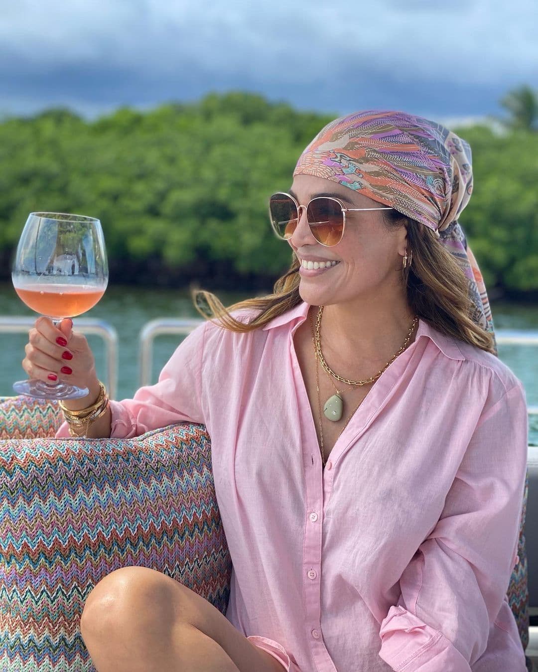 Después de mirar el inicio de Despierta América en Domingo, nuestra querida Karla Martínez disfrutó del cálido clima de Miami y de un merecido descanso, siempre vistiendo con glamour.