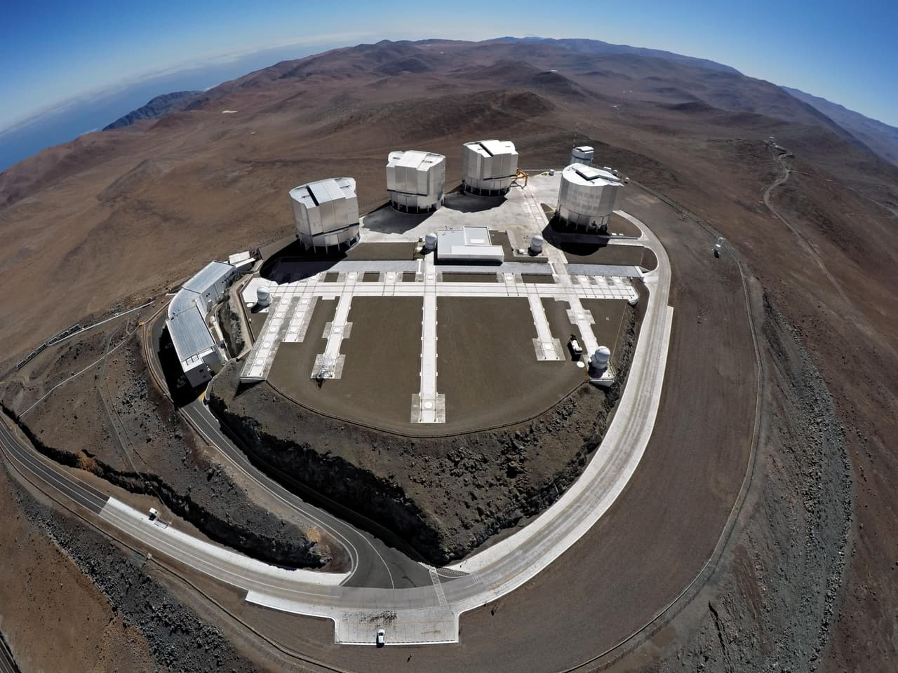 El impacto ocurrió mientras aumenta la actividad espacial alrededor de la Luna. La NASA, empresas privadas y otros países desarrollan nuevas misiones robóticas y tripuladas con el objetivo de establecer una presencia más permanente en el satélite natural. Programas como Artemis contemplan nuevos aterrizajes humanos y el uso de vehículos comerciales. Expertos señalan que el aumento de operaciones lunares también plantea nuevos retos relacionados con el manejo de restos espaciales y la protección de las zonas de exploración.