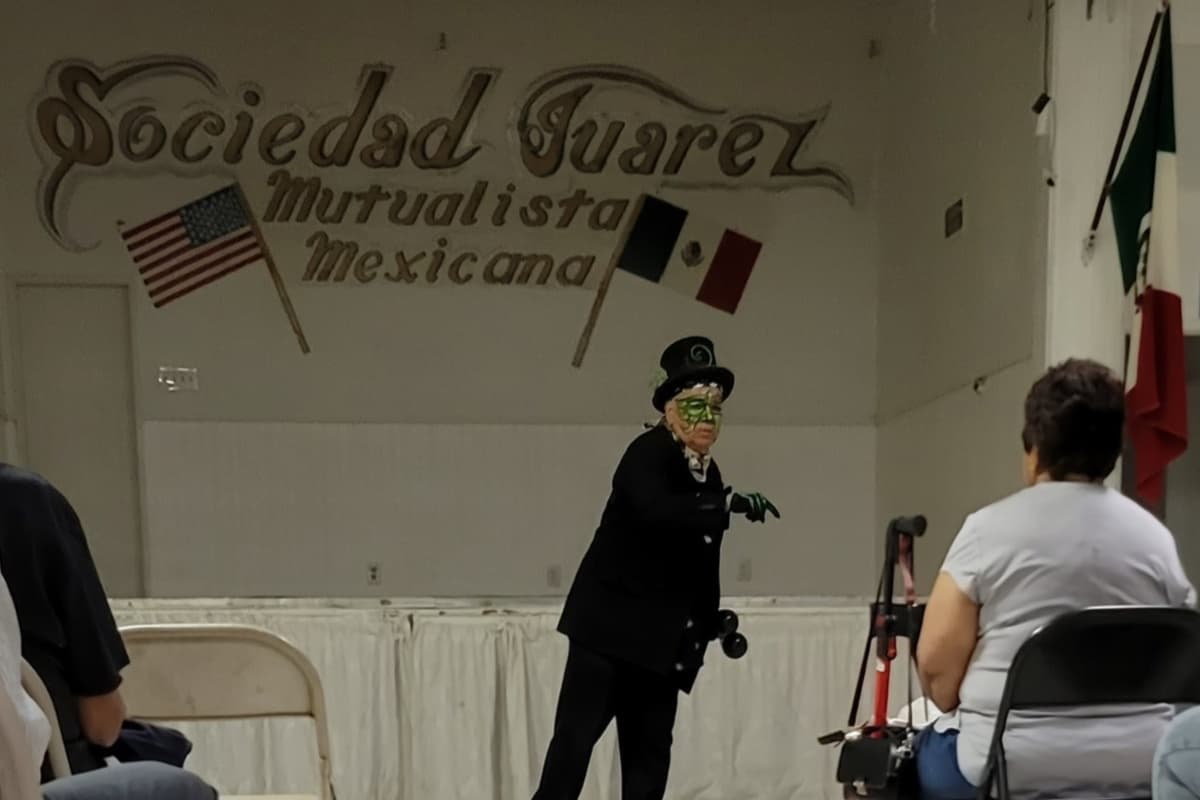 La Sociedad Juárez abrió las puertas de este icónico lugar en 1910 para que las familias inmigrantes mexicanas tuvieron un espacio de reunión mientras se iban adaptado a su nueva vida en Estados Unidos.