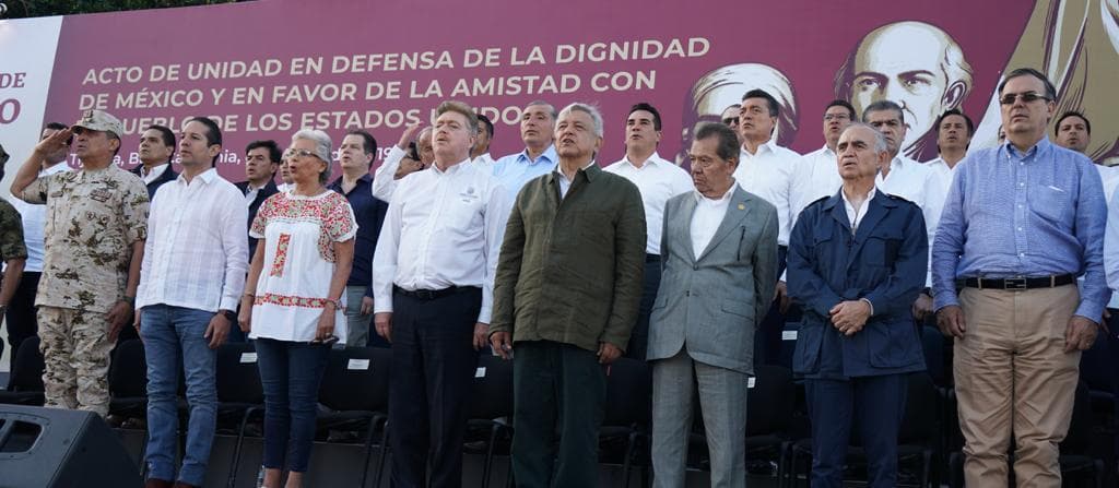 Entre los asistentes al acto también estuvo Carlos Salazar Lomelí, presidente del Consejo Coordinador Empresarial (CCE), quien expresó que cuando los mexicanos se unen, ganan, y que de ahora en adelante es tiempo de esforzarse por lograr un mejor país.