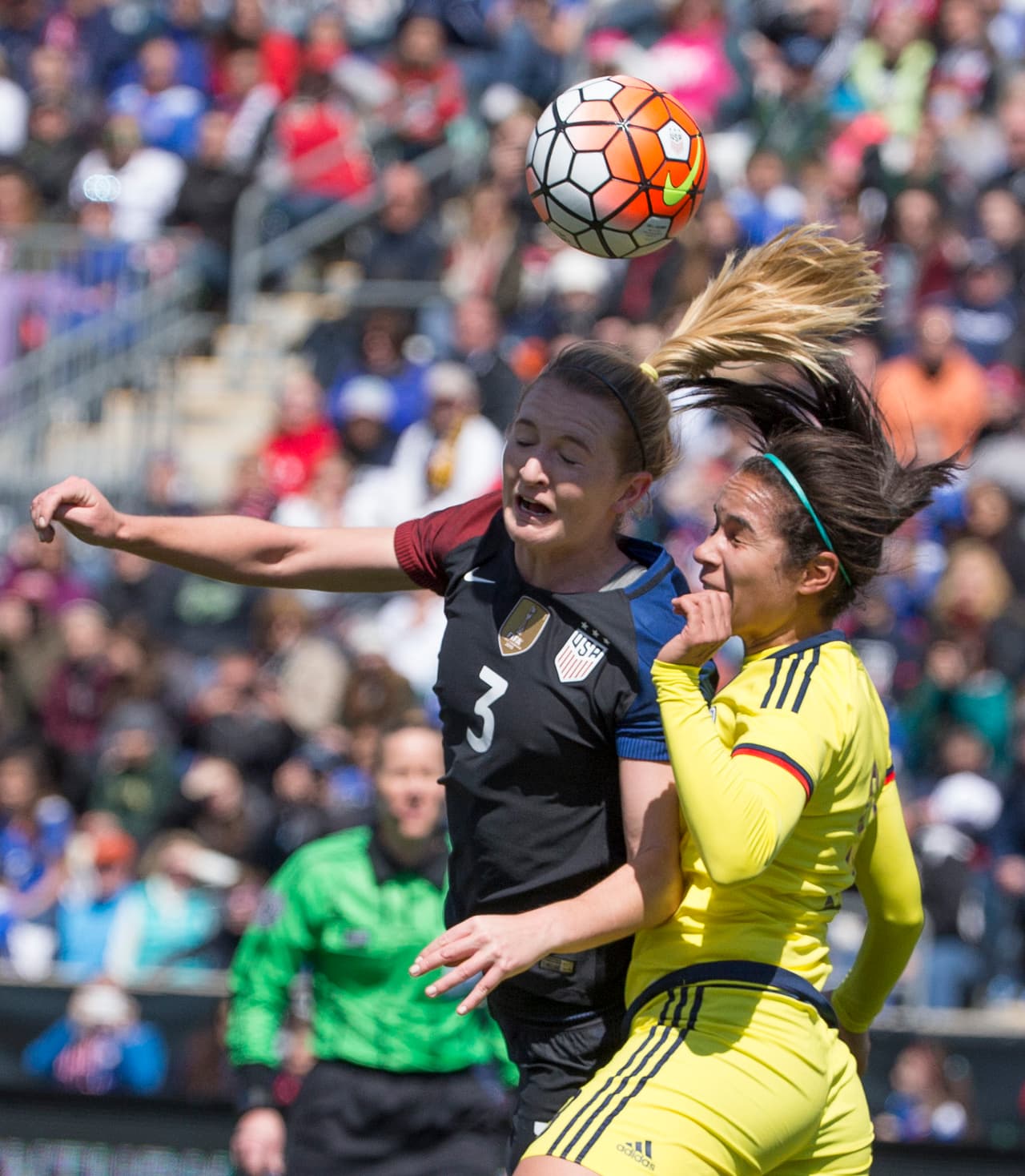 La selección femenina de fútbol en Estados Unidos gana cuatro veces menos que la selección masculina.