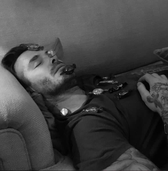 Pillando a papá David durmiendo.