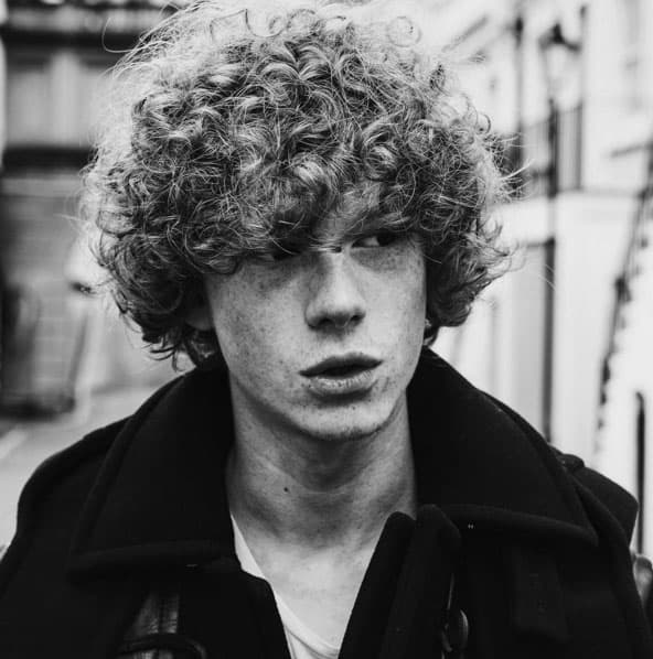 Estas son algunas muestras de su trabajo para Burberry con los modelos.