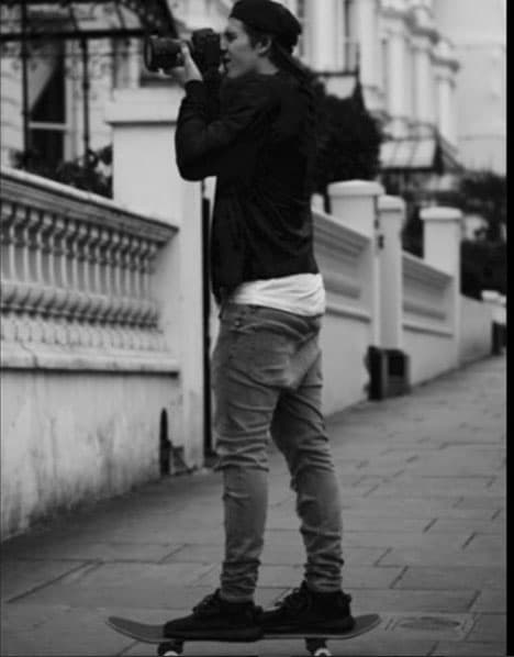 Tomando fotos, ¡desde la patineta!