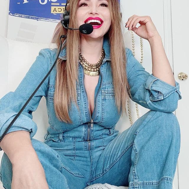 Trabajar desde la casa, debido a la pandemia, le permitió poder cuidarse más de lo normal y ejercitarse el doble. Logrando así una figura envidiable.