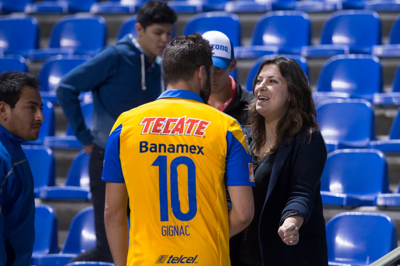 Gignac ayudó a una persona a pagar la grúa