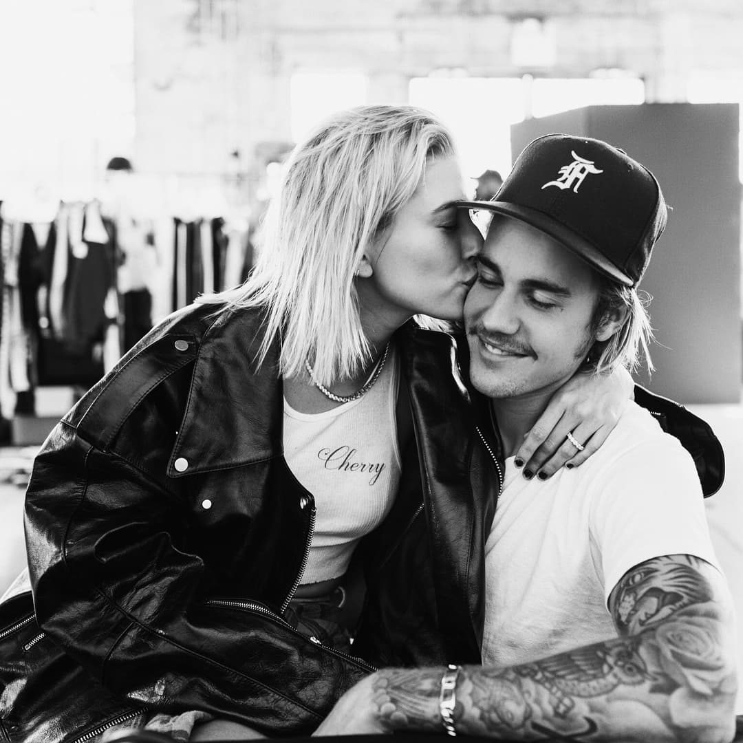 Ahora que el amor volvió a tocar a la puerta de Justin Bieber y que el cantante se ha comprometido con la modelo Hailey Baldwin, aún queda un asunto por resolver: el tatuaje de su ex que el artista aún lleva en la muñeca.