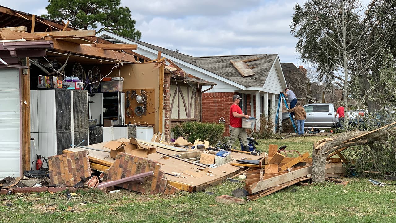 <a href="https://www.univision.com/local/houston-kxln/que-intenso-tornado-pasadena-esto-dice-nws" target="_blank">Un poderoso tornado</a> destruyó varias casas en un vecindario de Pasadena, ciudad localizada al sureste de Houston.