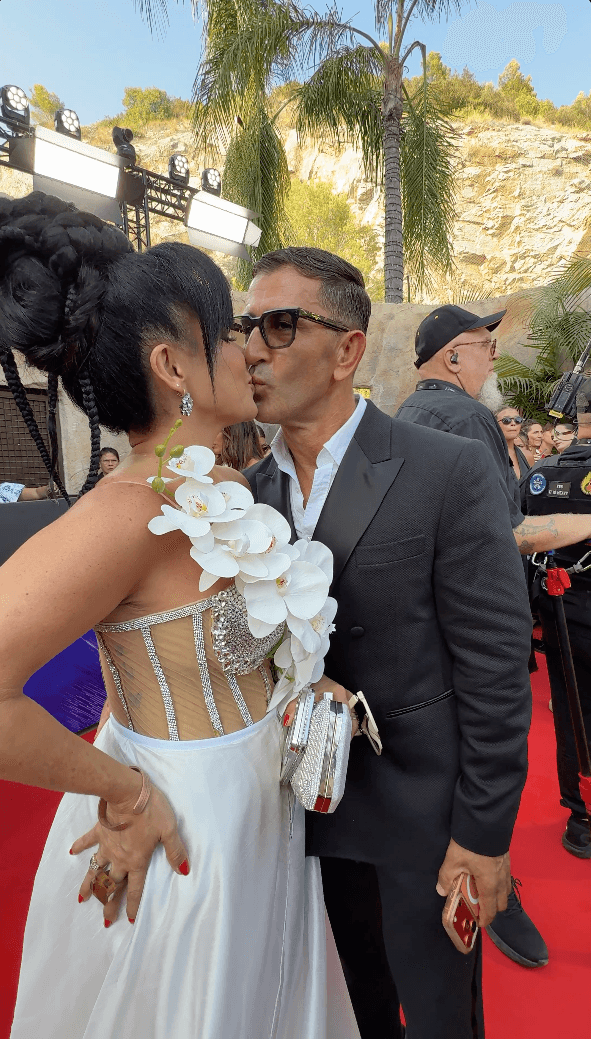 ¡Hasta beso se dieron por su paso por la alfombra roja!