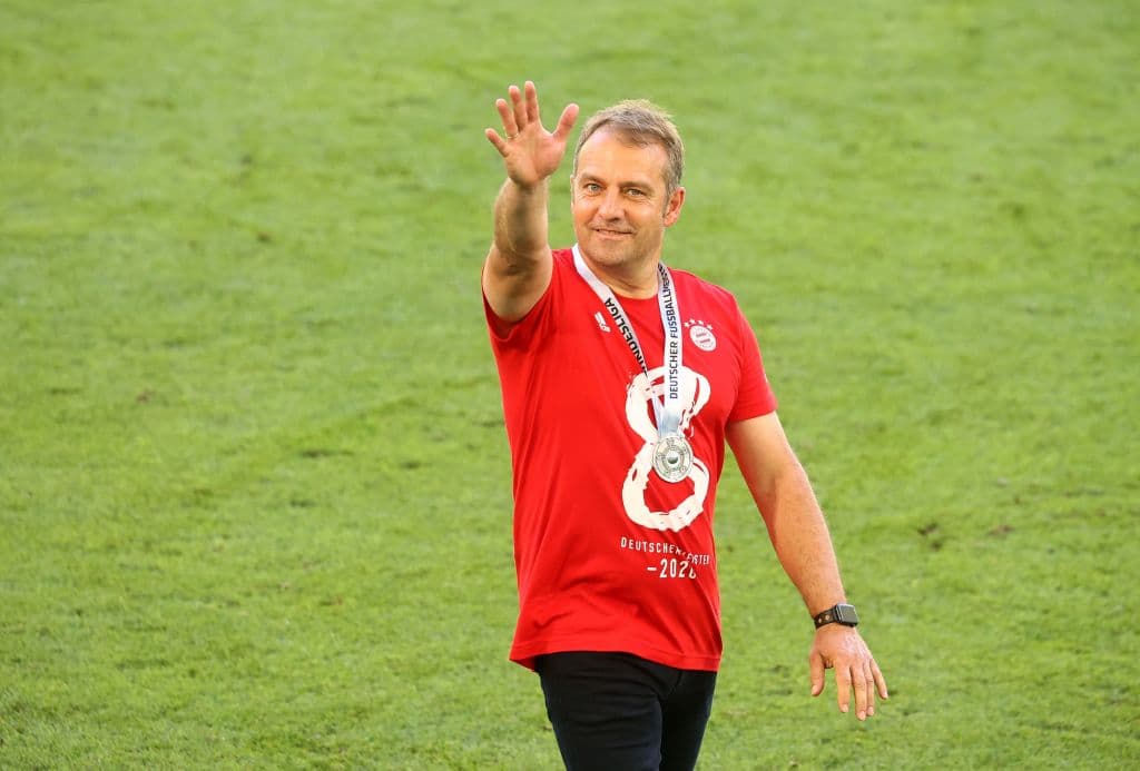 Hans-Dieter Flick, el estratega alemán, fue parte del cuerpo técnico que conquistó el campeonato mundial de la FIFA en 2014. Es su primer título como timonel a nivel de clubes.