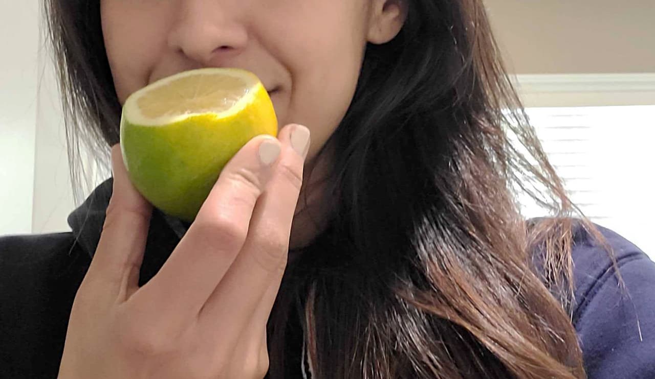 Cerca del 86% de las personas que tienen Covid-19 pierden parte o la totalidad de su capacidad para oler, según un estudio publicado en enero del 2021 por la revista especializada de Medicina (
<a href="https://onlinelibrary.wiley.com/doi/10.1111/joim.13209" target="_blank">Journal of Medicine</a>) .