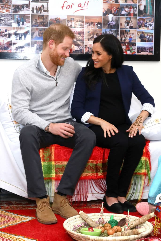 "Simplemente
<b><a href="https://www.univision.com/famosos/meghan-markle-y-el-principe-harry-dejan-a-archie-en-casa-y-se-van-al-encuentro-con-beyonce-fotos" target="_blank">charlaron como cualquier pareja normal</a></b> y se rieron mucho", relató el informante.