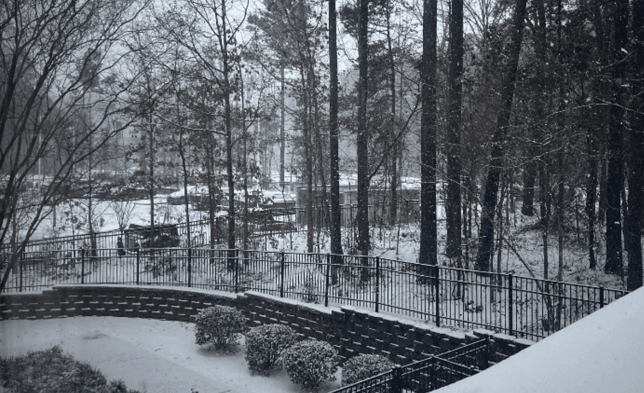 Erick envió esta toma de la nieve desde Moorsville.