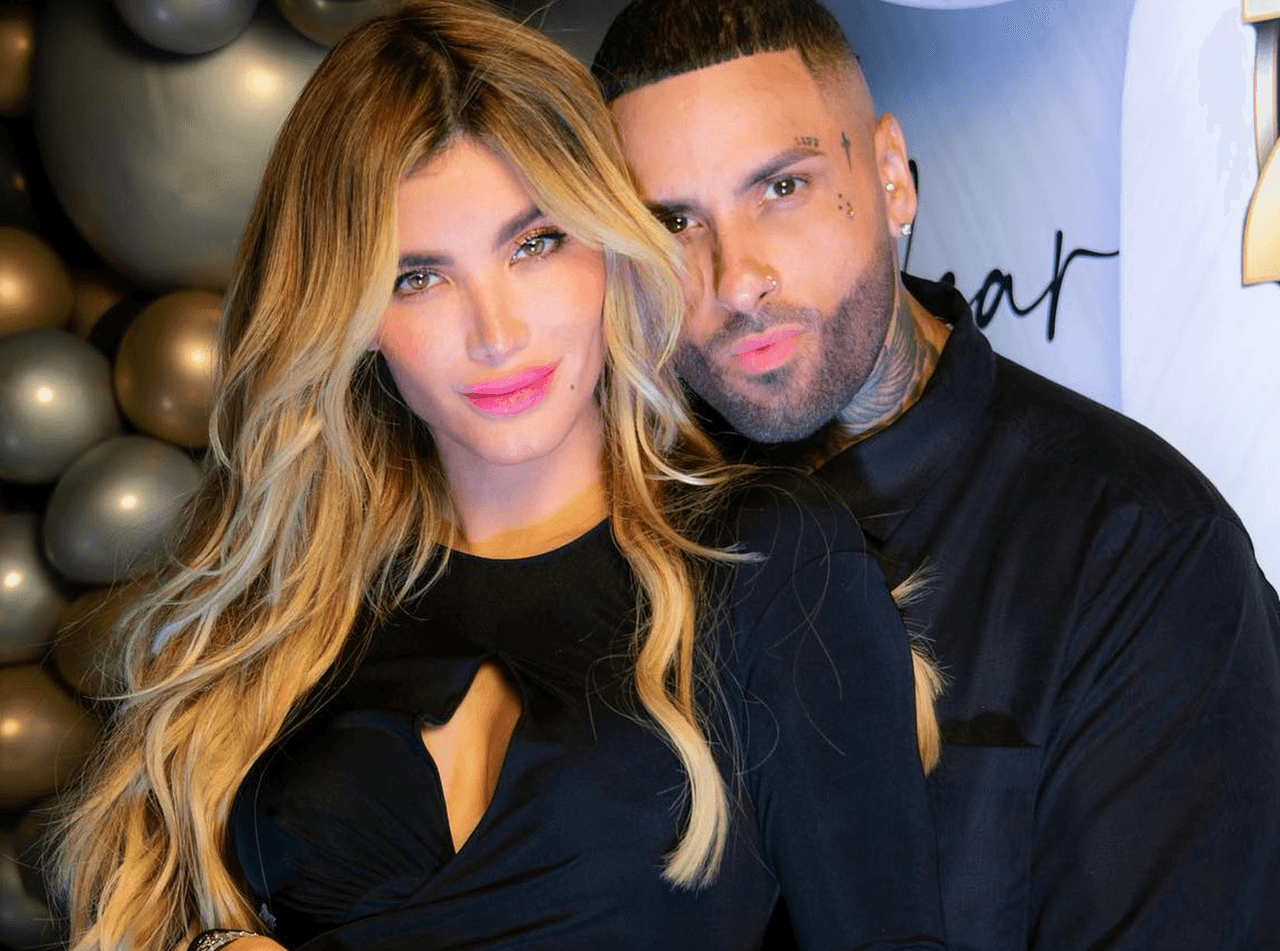 En septiembre del año pasado, la pareja compartía en redes sociales lo enamorados y felices que estaban. En
<a href="https://www.univision.com/musica/nejo-muy-feliz-remix-junto-a-nicky-jam-y-silvestre-dandong">diciembre del 2021 el cantante puertorriqueño</a>, le regaló a su entonces novia un Lamborghini de color rosado.