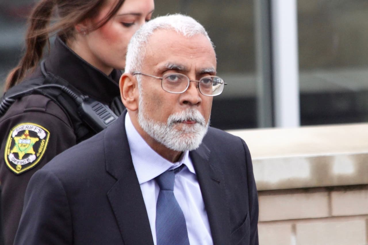 Juez frena deportación de hombre exonerado tras pasar más de 40 años en prisión por un crimen que no cometió