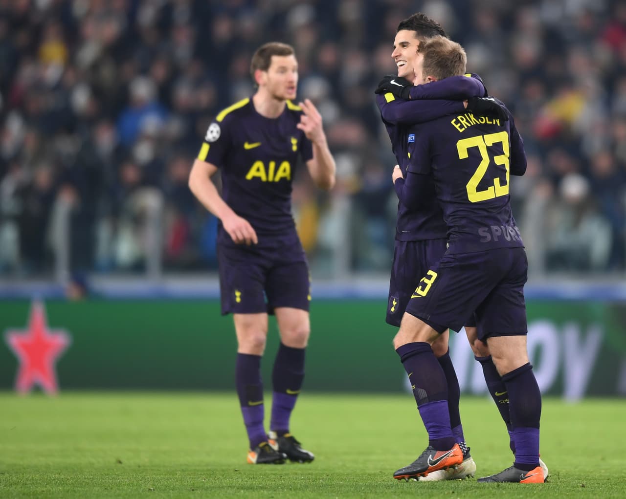 Al minuto 26, el tiro libre de Christian Eriksen resultó en el segundo gol de Tottenham. El empate llegó cuando el danés envió el balón al palo de Buffon, ante la impotencia del arquero.