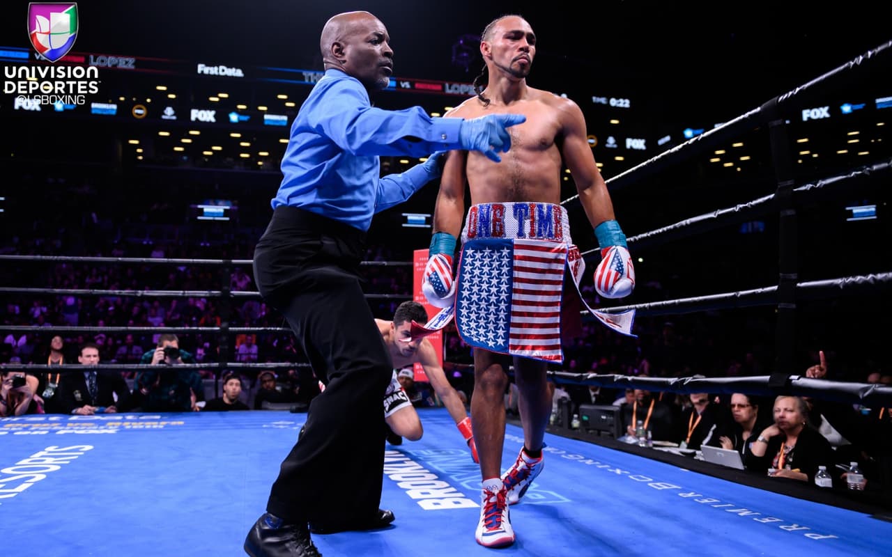 <b>Keith 'One Time' Thurman</b> retuvo su supercampeonato wélter de la AMB tras derrotar por decisión mayoritaria a
<b>'Josesito' López </b>en una dura pelea de regreso para el monarca.