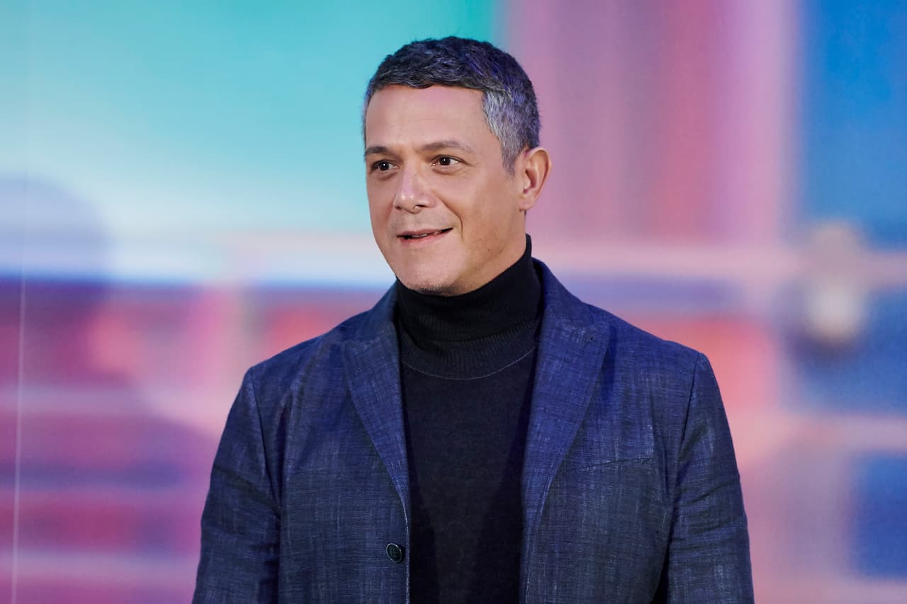 Alejandro Sanz, cantante español con una carrera de más de dos décadas, reconocido a nivel mundial.