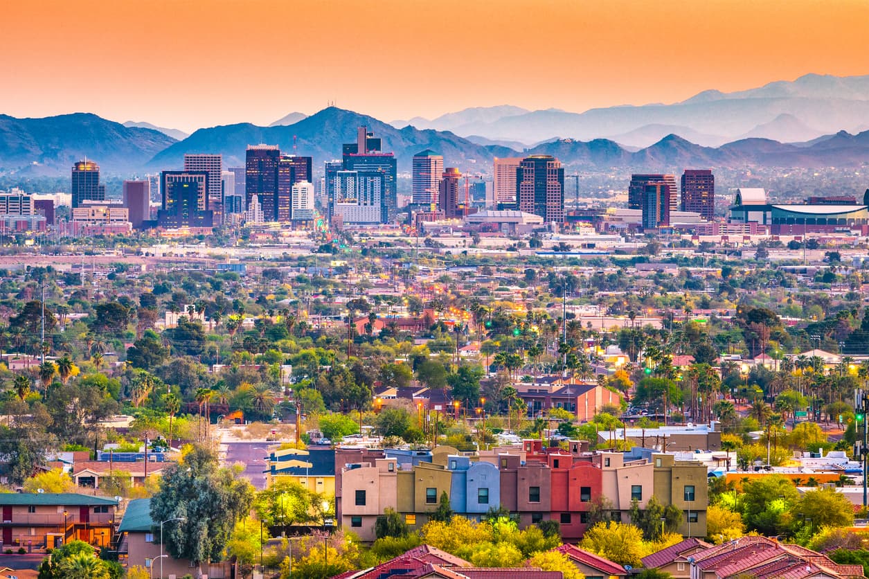 <h3 class="cms-H3-H3">En el puesto #4: Phoenix, Arizona</h3>
<br>
<br>📈Los precios de las casas subieron 26.6% en junio frente al mismo mes del 2021
<br>📈Y treparon 1% en junio frente a mayo