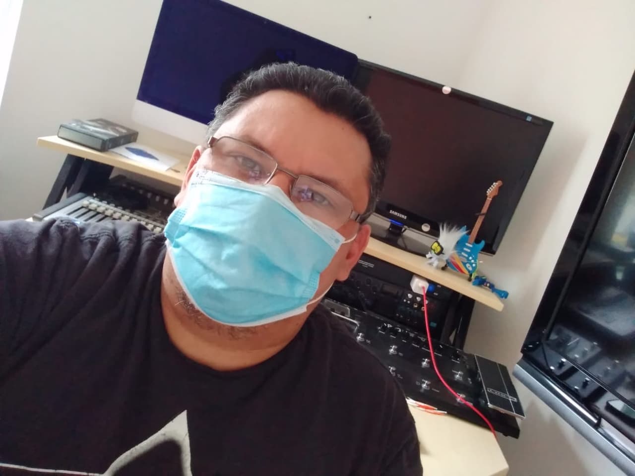 El aviador colombiano Edwin Fernández se contagió de covid-19 junto a otras 15 personas de su circulo social más cercano