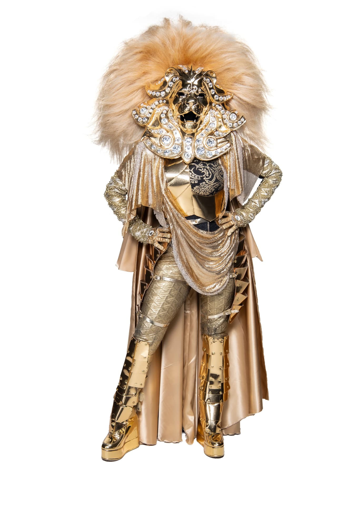 <b>Leona</b>. Es ansiosa, desfachada y con un peculiar estilo bohemio. Viaja a muchos lugares en su combi buscando nuevas aventuras que le ayuden a explotar sus pasiones.