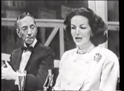 El legendario compositor Agustín Lara escribiría la canción ‘María Bonita’ para la actriz como regalo de bodas.