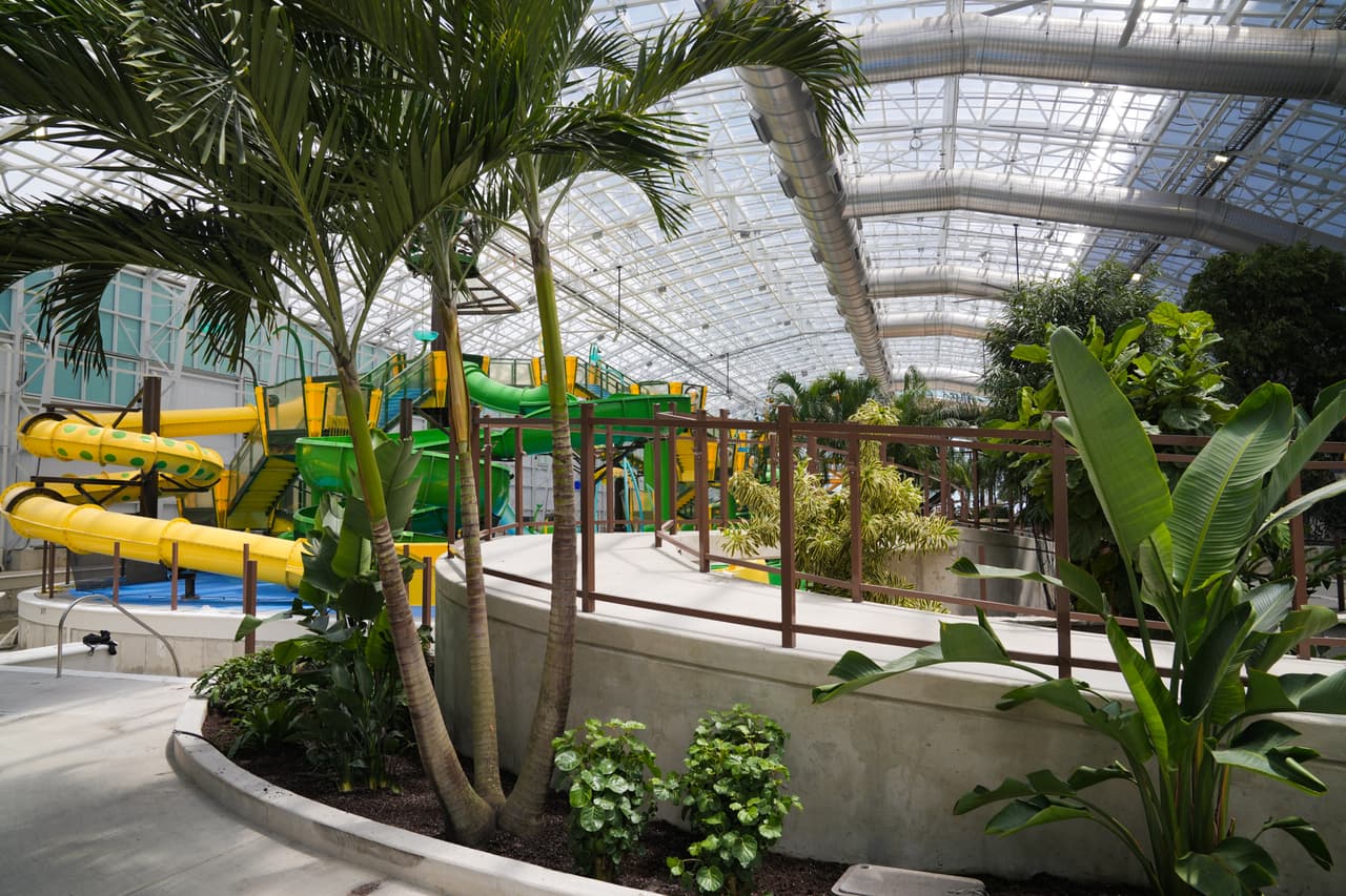 <b>¿Cuánto cuesta el parque acuático Island Waterpark? </b>Los precios comienzan en $89 para acceso general de 10 a. m. a 8 p. m. día, y a $69 de 4 a 8 p.m. Hay complementos adicionales disponibles: el paquete VIP de acceso completo, desde
<br>$119, ofrece entrada a Paradise Adult Island, por ejemplo.