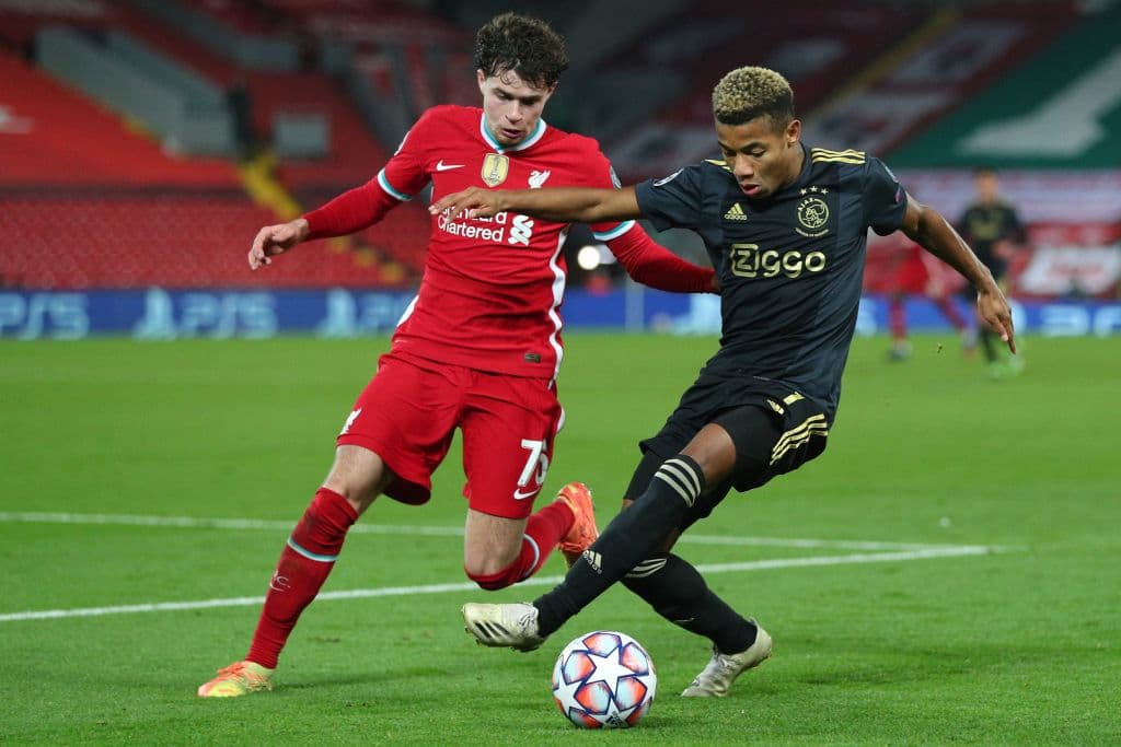 Jones (58’) marcó el solitario gol que le dio la victoria a los de Klopp y su pase a la siguiente fase de la competición.