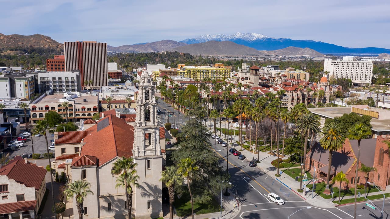 <h3 class="cms-H3-H3"><b>2. California</b></h3>
<br>
<br>Hablando específicamente de California, tres de las cinco ciudades menos populares para mudarse se encuentran en este estado, debido a los exorbitantes costes de vivienda que se han establecido en los últimos años.
<br>