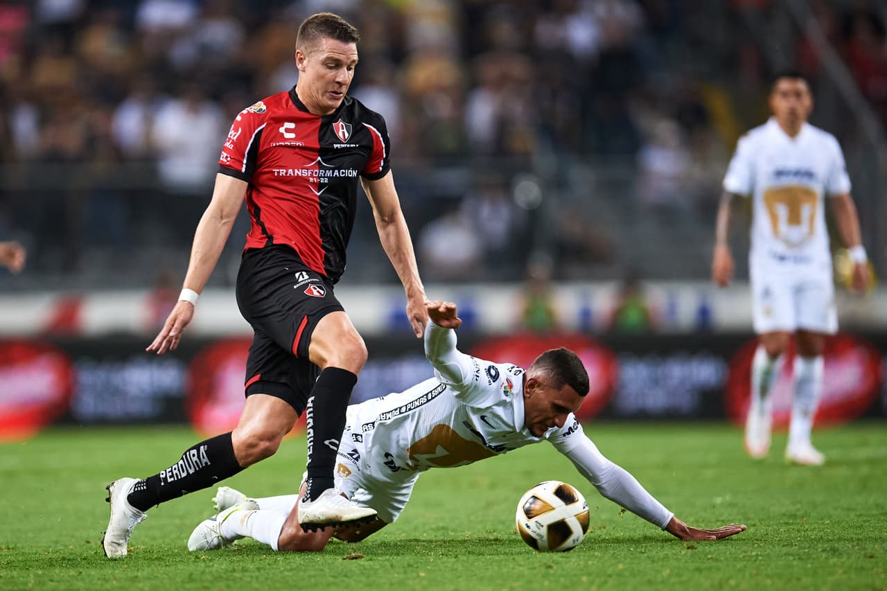 En un partido en el que las emociones llegaron hasta el final, los Rojinegros aprovecharon su lugar en la clasificaciòn para eliminar a Pumas.