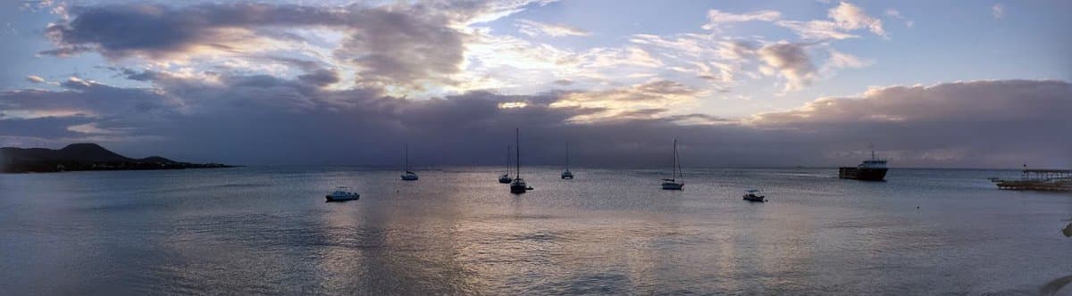 Nauta, recuerde las medidas de seguridad marítima. Debe tener equipo completo y los niños deben usar el salvavidas.