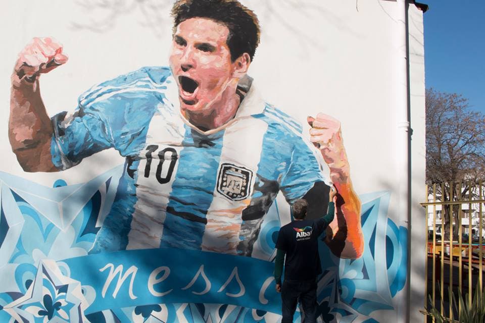 Inmortalizan a Messi en una escuela de Argentina