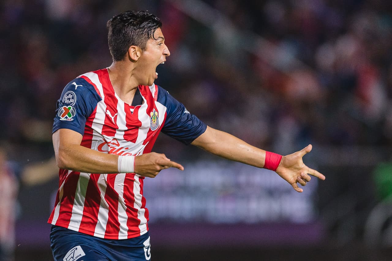 Cuando todo parecía que el juego terminaría en empate, Ángel Saldívar sacó un zurdazo milagroso al 87’ para abrir el marcador y darle el pase a Chivas para la repesca.